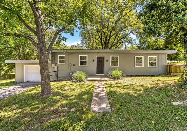 Photo 1 of Single family home for sale at 5807 Ne Gunn St, Kansas City, MO 64119 | MLS# 2642137 | Listing updated on 2026-09-17