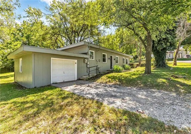 Photo 2 of Single family home for sale at 5807 Ne Gunn St, Kansas City, MO 64119 | MLS# 2642137 | Listing updated on 2026-09-17