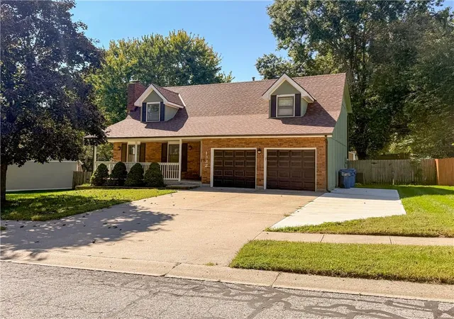 Photo 1 of Single family home for sale at 1332 Campbell Ave, Liberty, MO 64068 | MLS# 2642138 | Listing updated on 2026-10-01