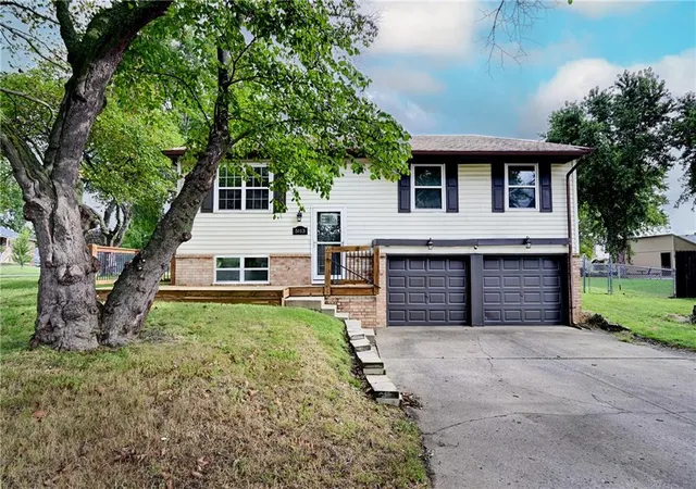 Photo 1 of Single family home for sale at 5113 Nw Downing St, Blue Springs, MO 64015 | MLS# 2642139 | Listing updated on 2026-09-19