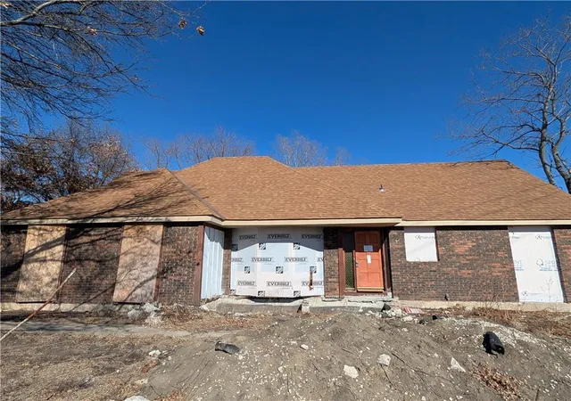 Photo 1 of Sale Pending at 15875 Switzer Rd, Overland Park, KS 66221 | MLS# 2642140 | Listing updated on 2026-10-07