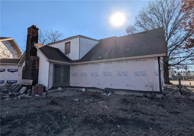 Photo 4 of Sale Pending at 15875 Switzer Rd, Overland Park, KS 66221 | MLS# 2642140 | Listing updated on 2026-10-07