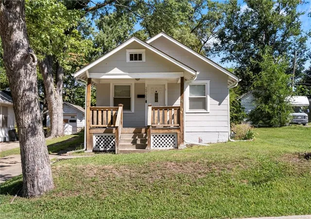 Photo 1 of Sale Pending at 2922 W 43rd Terrace, Kansas City, KS 66103 | MLS# 2642141 | Listing updated on 2026-10-01