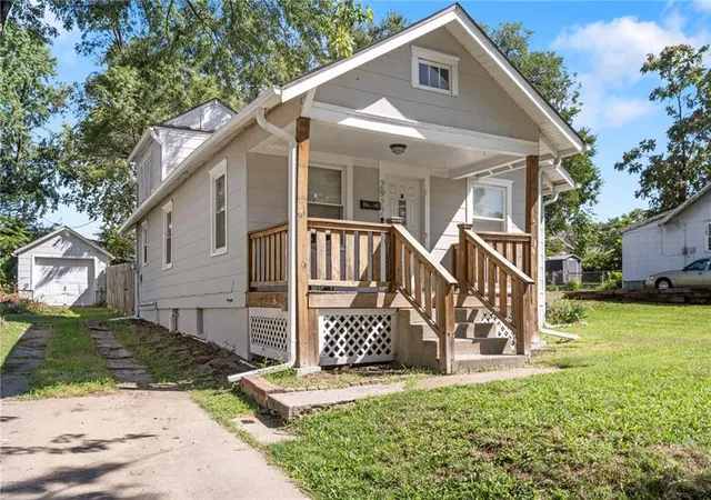 Photo 2 of Sale Pending at 2922 W 43rd Terrace, Kansas City, KS 66103 | MLS# 2642141 | Listing updated on 2026-10-01