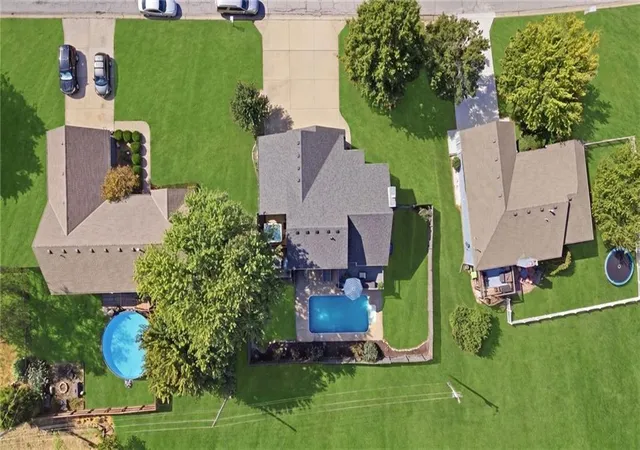Photo 2 of Sale Pending at 301 Andrea Ln, Harrisonville, MO 64701 | MLS# 2642143 | Listing updated on 2026-10-01