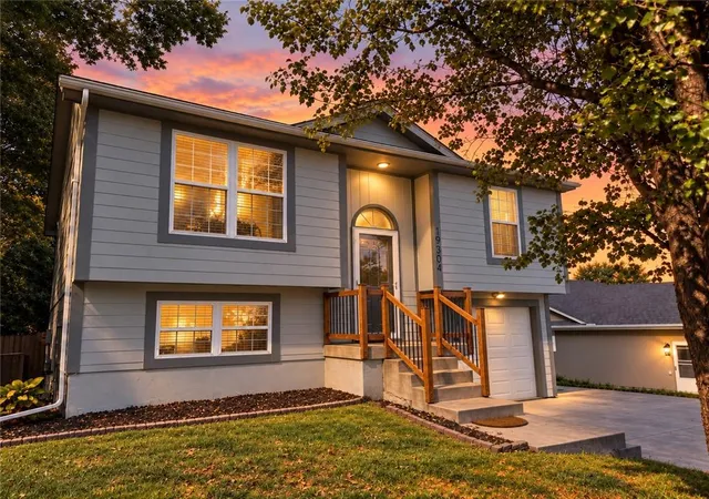 Single family home for sale at 19304 E 13th Street N, Independence, MO 64056 | MLS# 2642148