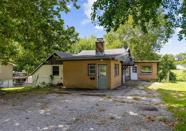 Photo 2 of Single family home for sale at 102 Collette St, Excelsior Springs, MO 64024 | MLS# 2642151 | Listing updated on 2026-10-03