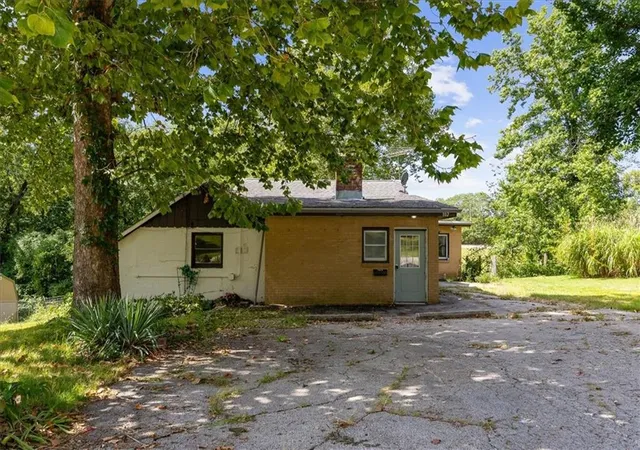 Photo 3 of Single family home for sale at 102 Collette St, Excelsior Springs, MO 64024 | MLS# 2642151 | Listing updated on 2026-10-03