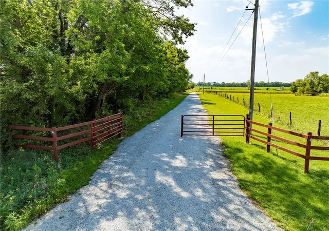 Photo 3 of Single family home for sale at 1949 N 900th Road, Eudora, KS 66025 | MLS# 2642154 | Listing updated on 2026-10-02