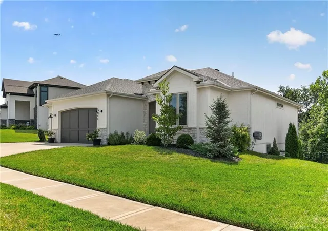 Photo 3 of Sale Pending at 5968 Oak Crk Ct, Kansas City, MO 64152 | MLS# 2642155 | Listing updated on 2026-10-03