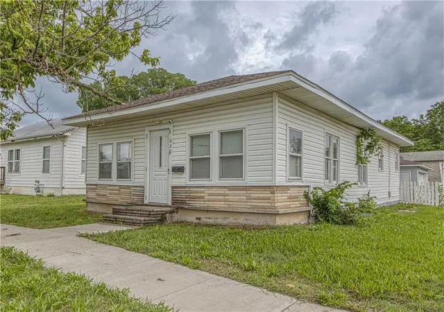 Photo 1 of Single family home for sale at 602 N Grand St, Pittsburg, KS 66762 | MLS# 2642159 | Listing updated on 2026-09-15