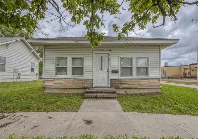 Photo 2 of Single family home for sale at 602 N Grand St, Pittsburg, KS 66762 | MLS# 2642159 | Listing updated on 2026-09-15