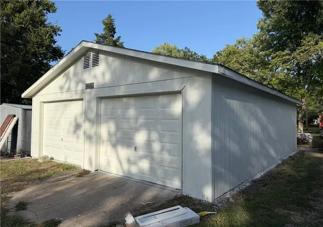 Photo 1 of Single family home for sale at 410 S Cherry St, Ottawa, KS 66067 | MLS# 2642161 | Listing updated on 2026-09-25