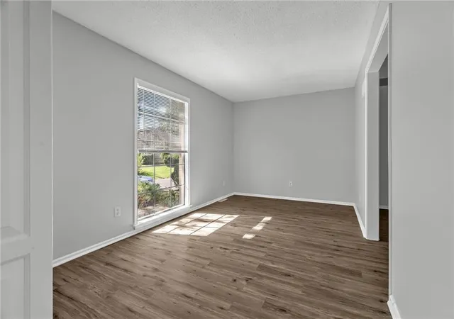 Photo 3 of Single family home for sale at 901 Nw Oakridge Dr, Blue Springs, MO 64015 | MLS# 2642165 | Listing updated on 2026-09-16