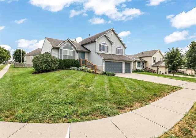 Photo 2 of Single family home for sale at 9015 N Essex Dr, Kansas City, MO 64156 | MLS# 2642167 | Listing updated on 2026-09-24