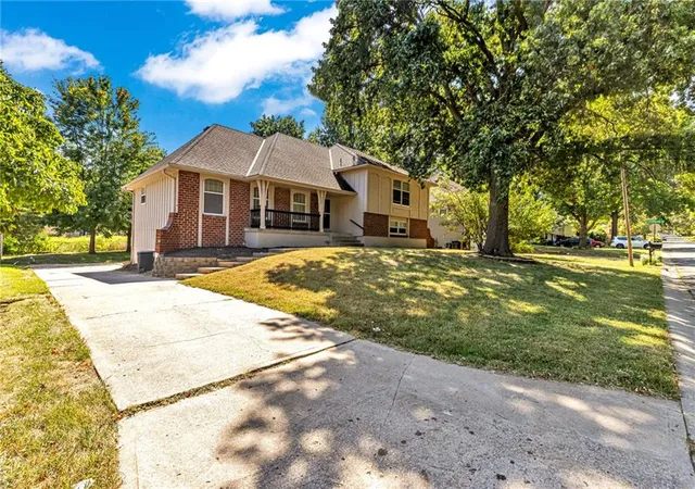 Photo 2 of Single family home for sale at 200 Ne Locust Dr, Blue Springs, MO 64014 | MLS# 2642176 | Listing updated on 2026-09-16