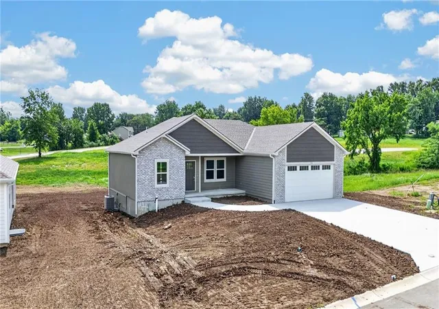 Photo 2 of Single family home for sale at 702 W Marlow St, Odessa, MO 64076 | MLS# 2642177 | Listing updated on 2026-09-15