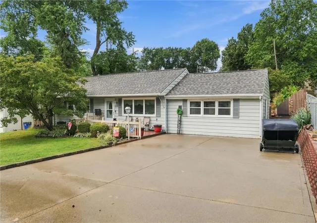 Photo 2 of Single family home for sale at 2800 S 24th Street, Kansas City, KS 66106 | MLS# 2642180 | Listing updated on 2026-09-21