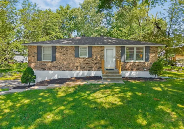 Photo 1 of Single family home for sale at 800 Ne 113th Terrace, Kansas City, MO 64155 | MLS# 2642182 | Listing updated on 2026-10-05