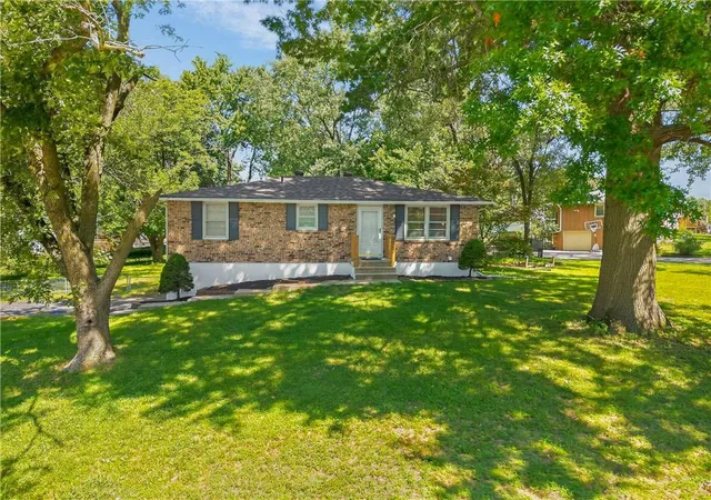 Photo 2 of Single family home for sale at 800 Ne 113th Terrace, Kansas City, MO 64155 | MLS# 2642182 | Listing updated on 2026-10-05