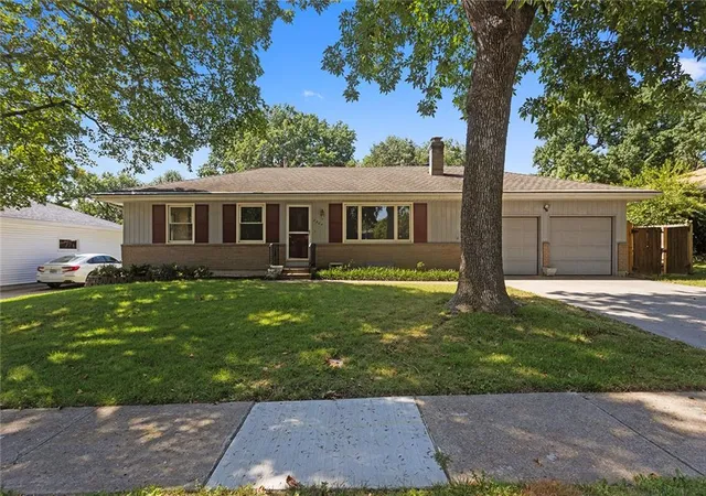 Photo 1 of Sale Pending at 2904 Cheyenne Cir, North Kansas City, MO 64116 | MLS# 2642190 | Listing updated on 2026-09-27