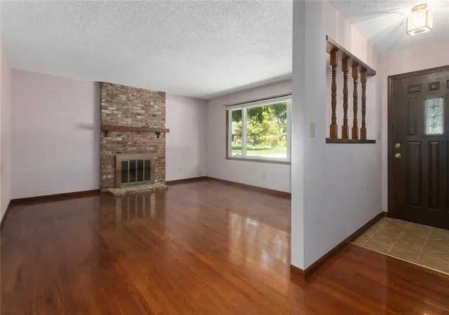 Photo 3 of Sale Pending at 2904 Cheyenne Cir, North Kansas City, MO 64116 | MLS# 2642190 | Listing updated on 2026-09-27