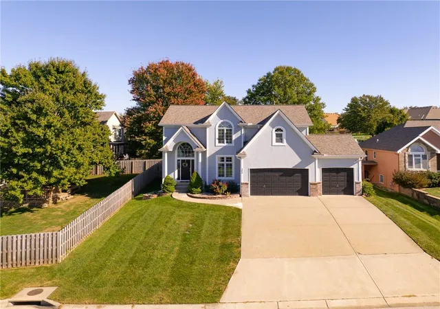 Photo 1 of Single family home for sale at 305 SE Battery Dr, Lees Summit, MO 64063 | MLS# 2642192 | Listing updated on 2026-10-24