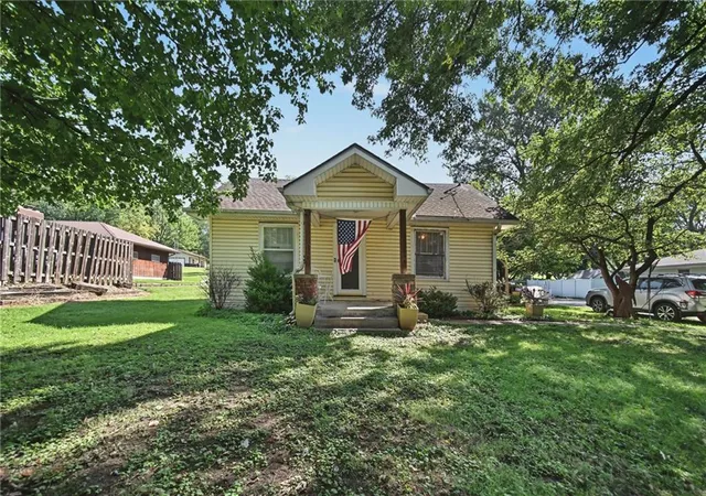 Photo 2 of Sale Pending at 2913 S 40th Terrace, Saint Joseph, MO 64503 | MLS# 2642195 | Listing updated on 2026-10-01
