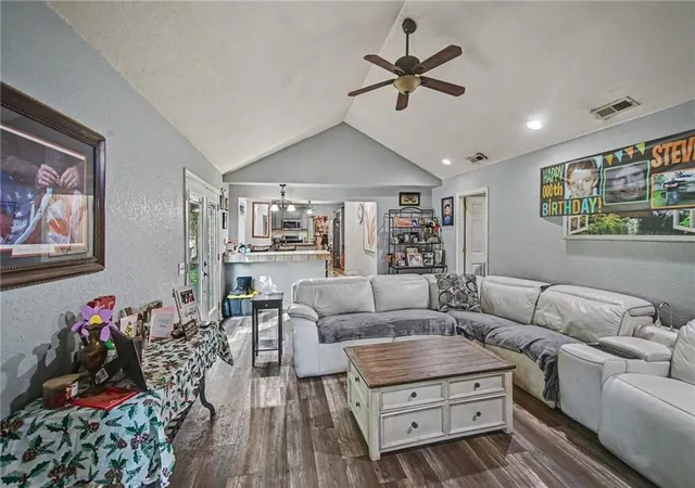 Photo 4 of Sale Pending at 2913 S 40th Terrace, Saint Joseph, MO 64503 | MLS# 2642195 | Listing updated on 2026-10-01
