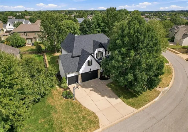 Photo 4 of Single family home for sale at 22218 W 57th Street, Shawnee, KS 66226 | MLS# 2642196 | Listing updated on 2026-10-04