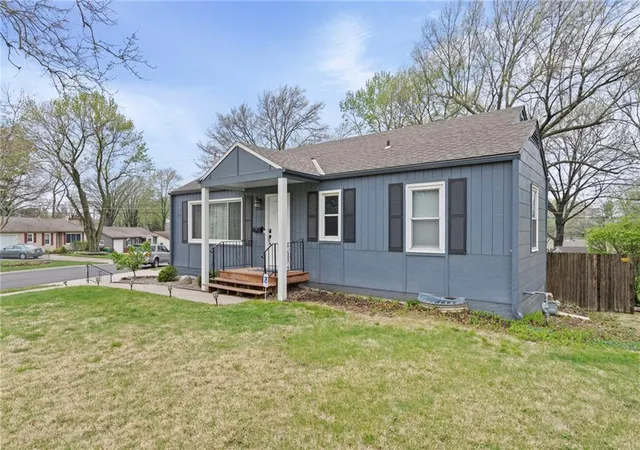 Photo 3 of Single family home for sale at 6616 Santa Fe Dr, Mission, KS 66202 | MLS# 2642208 | Listing updated on 2026-10-01