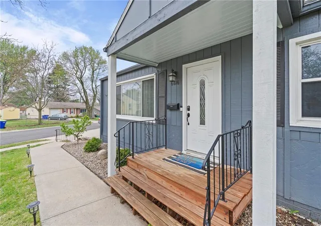 Photo 4 of Single family home for sale at 6616 Santa Fe Dr, Mission, KS 66202 | MLS# 2642208 | Listing updated on 2026-10-01