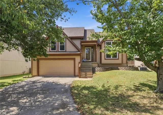 Photo 1 of Sale Pending at 15724 S Locust St, Olathe, KS 66062 | MLS# 2642214 | Listing updated on 2026-09-21