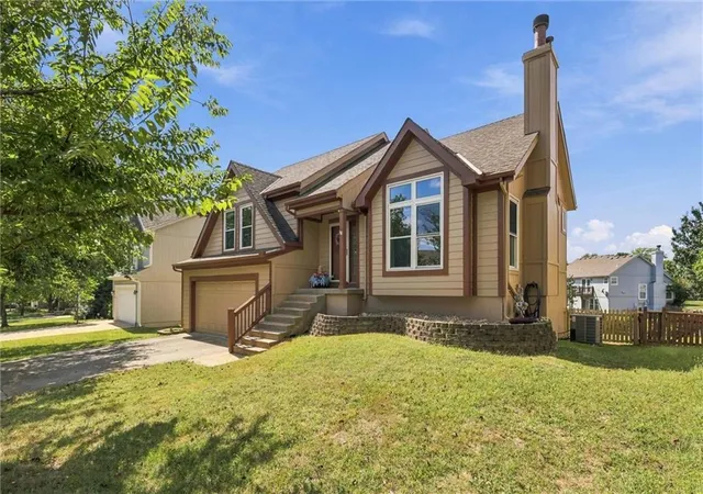 Photo 2 of Sale Pending at 15724 S Locust St, Olathe, KS 66062 | MLS# 2642214 | Listing updated on 2026-09-21