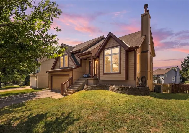 Photo 3 of Sale Pending at 15724 S Locust St, Olathe, KS 66062 | MLS# 2642214 | Listing updated on 2026-09-21