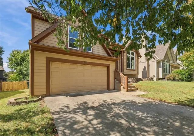 Photo 3 of Sale Pending at 15724 S Locust St, Olathe, KS 66062 | MLS# 2642214 | Listing updated on 2026-09-21