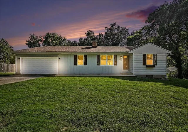 Photo 3 of Sale Pending at 305 Ne 82nd Terrace, Kansas City, MO 64118 | MLS# 2642220 | Listing updated on 2026-09-24