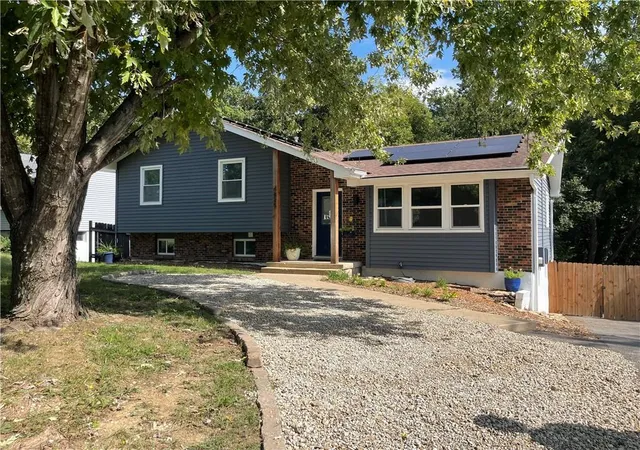 Photo 1 of Single family home for sale at 4825 N Revere Dr, Kansas City, MO 64151 | MLS# 2642223 | Listing updated on 2026-09-17