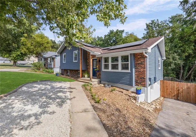 Photo 2 of Single family home for sale at 4825 N Revere Dr, Kansas City, MO 64151 | MLS# 2642223 | Listing updated on 2026-09-17