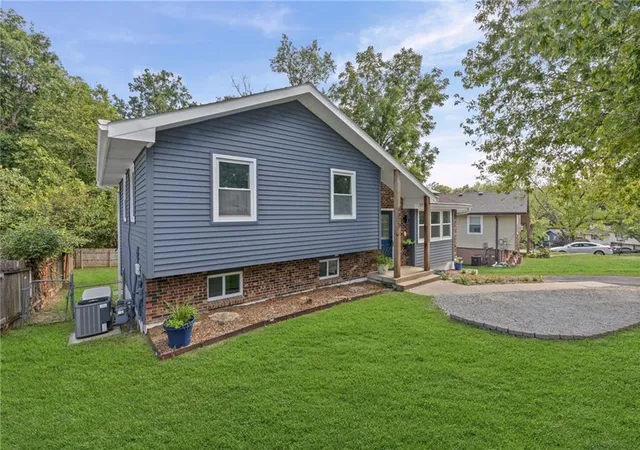 Photo 3 of Single family home for sale at 4825 N Revere Dr, Kansas City, MO 64151 | MLS# 2642223 | Listing updated on 2026-09-17