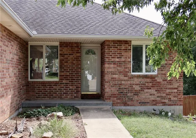 Photo 2 of Single family home for sale at 1506 Emerald Way, Warrensburg, MO 64093 | MLS# 2642243 | Listing updated on 2026-09-27