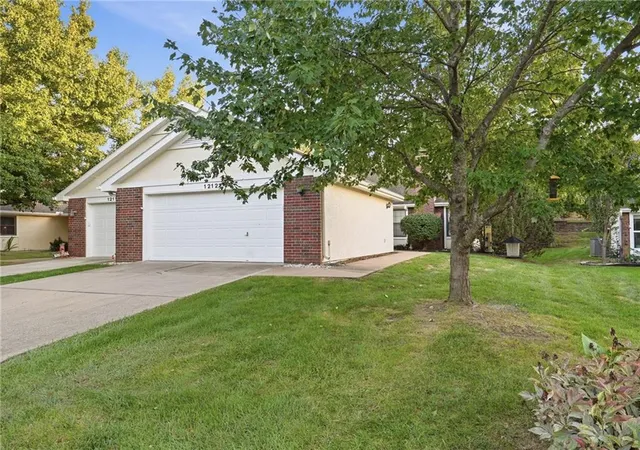 Photo 2 of Townhouse for sale at 12121 W 121st Street, Overland Park, KS 66213 | MLS# 2642248 | Listing updated on 2026-10-09