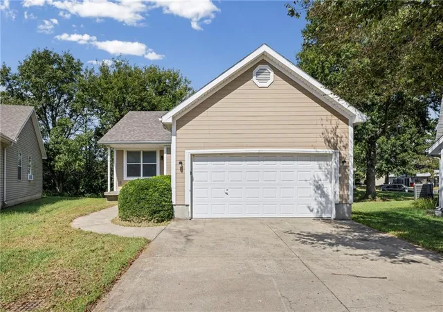 Single family home for sale at 1012 NE Queens Ct, Lee's Summit, MO 64064 | MLS# 2642254