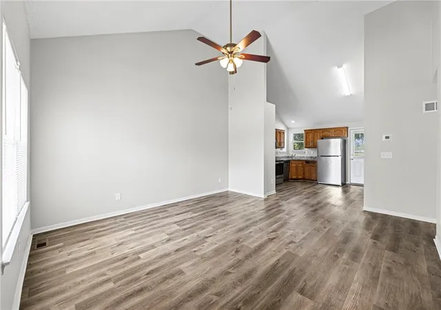 Photo 3 of Single family home for sale at 1012 NE Queens Ct, Lee's Summit, MO 64064 | MLS# 2642254 | Listing updated on 2026-09-17