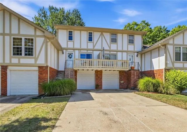 Photo 1 of Sale Pending at 9916 Edelweiss Cir, Shawnee, KS 66203 | MLS# 2642255 | Listing updated on 2026-09-23