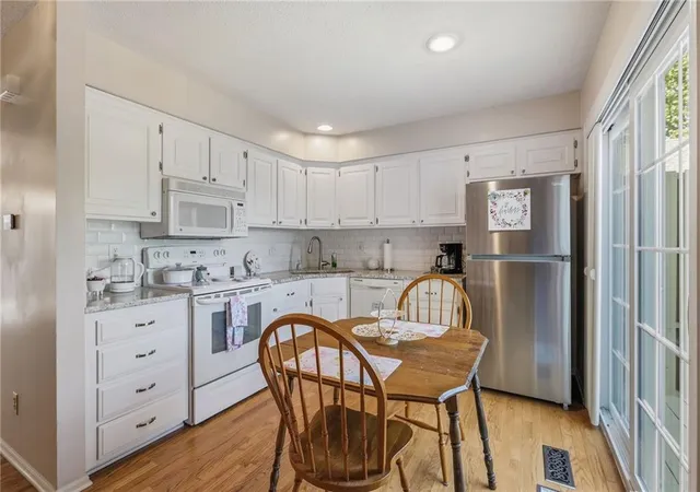 Photo 4 of Sale Pending at 9916 Edelweiss Cir, Shawnee, KS 66203 | MLS# 2642255 | Listing updated on 2026-09-23