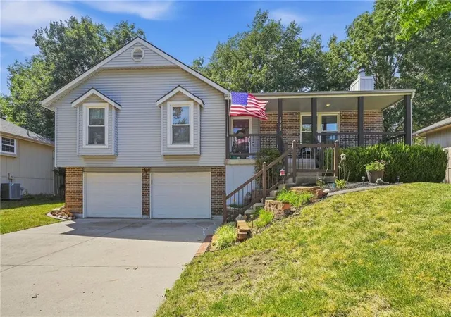 Photo 1 of Single family home for sale at 1232 Ne Florence Ave, Lees Summit, MO 64086 | MLS# 2642260 | Listing updated on 2026-10-07