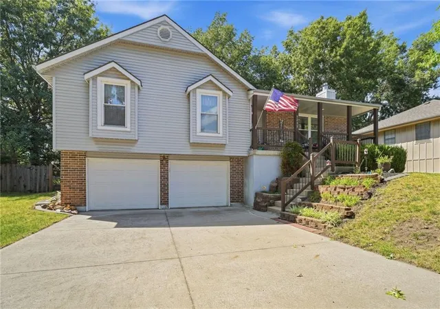 Photo 2 of Single family home for sale at 1232 Ne Florence Ave, Lees Summit, MO 64086 | MLS# 2642260 | Listing updated on 2026-10-07
