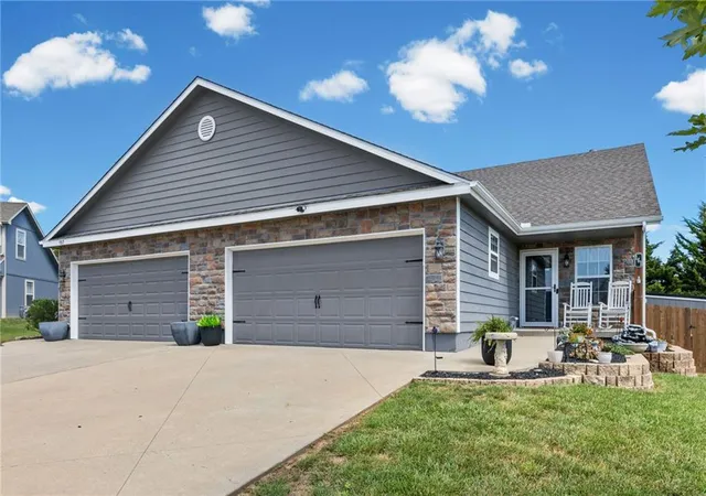 Photo 1 of Multi family home for sale at 161 S Whilshire Dr, Tonganoxie, KS 66086 | MLS# 2642263 | Listing updated on 2026-09-17