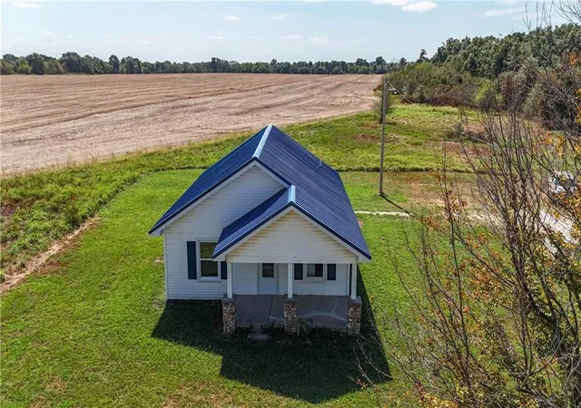 Photo 2 of Single family home for sale at 4956 East 800 Rd, El Dorado Springs, MO 64744 | MLS# 2642264 | Listing updated on 2026-10-07